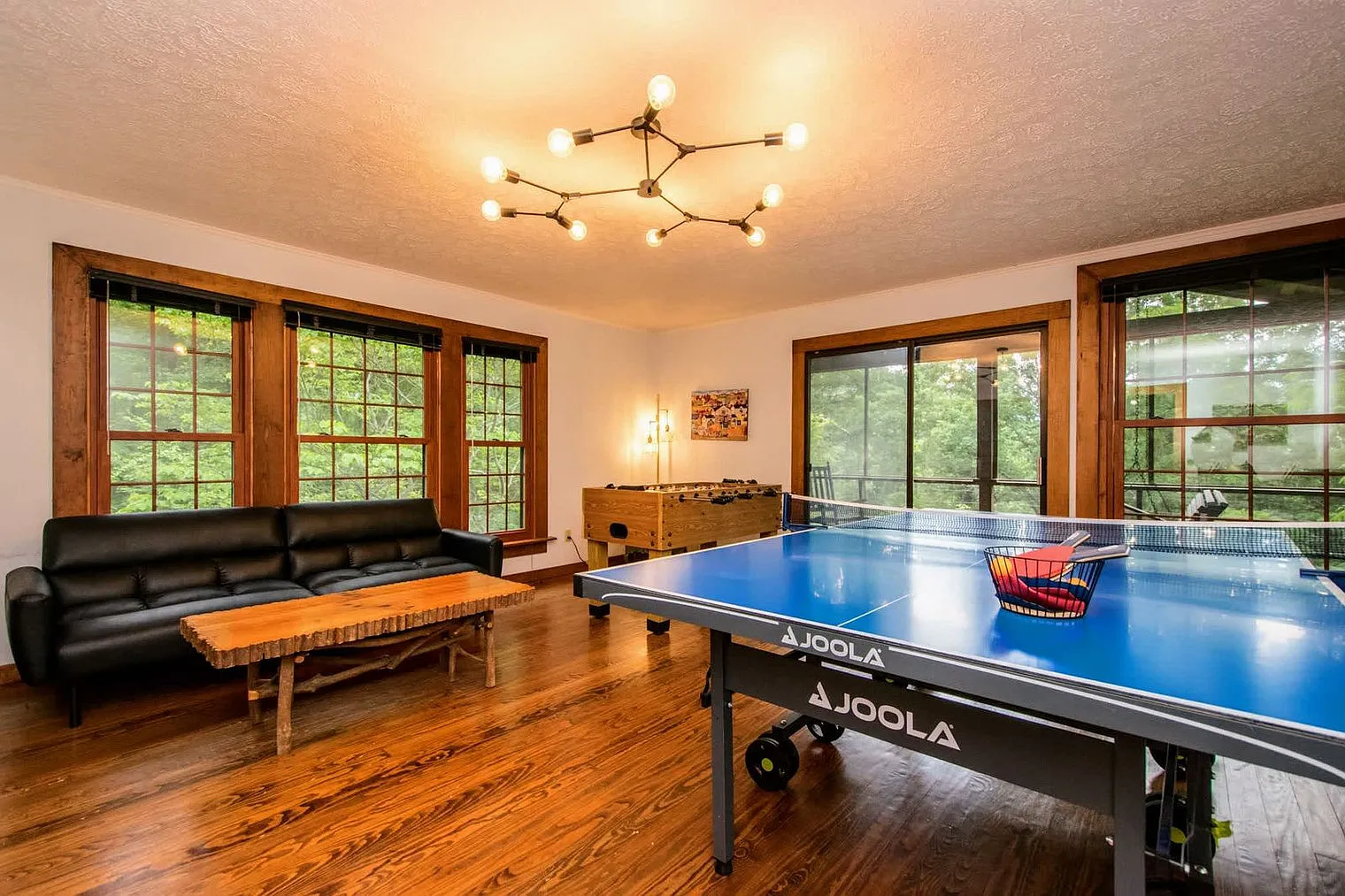 6 bed, 4.0 bath, 2389 sqft, $8,601 — Photo 3