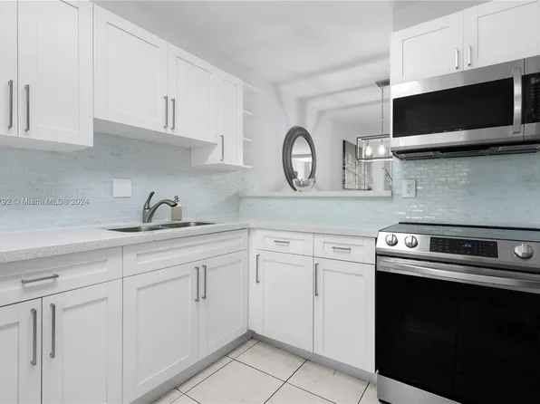 6200 NW 62nd St APT 111, Tamarac, FL 33319
