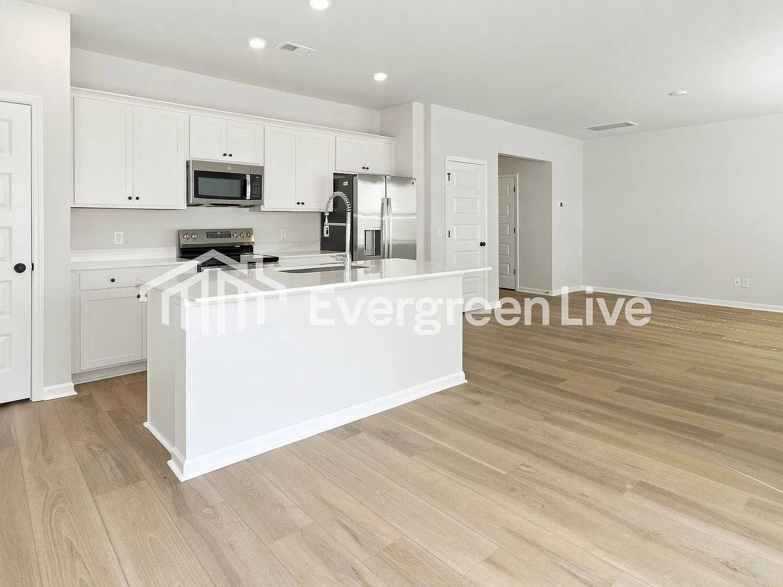 4 bed, 2.5 bath, 1825 sqft, $1,705 — Photo 4