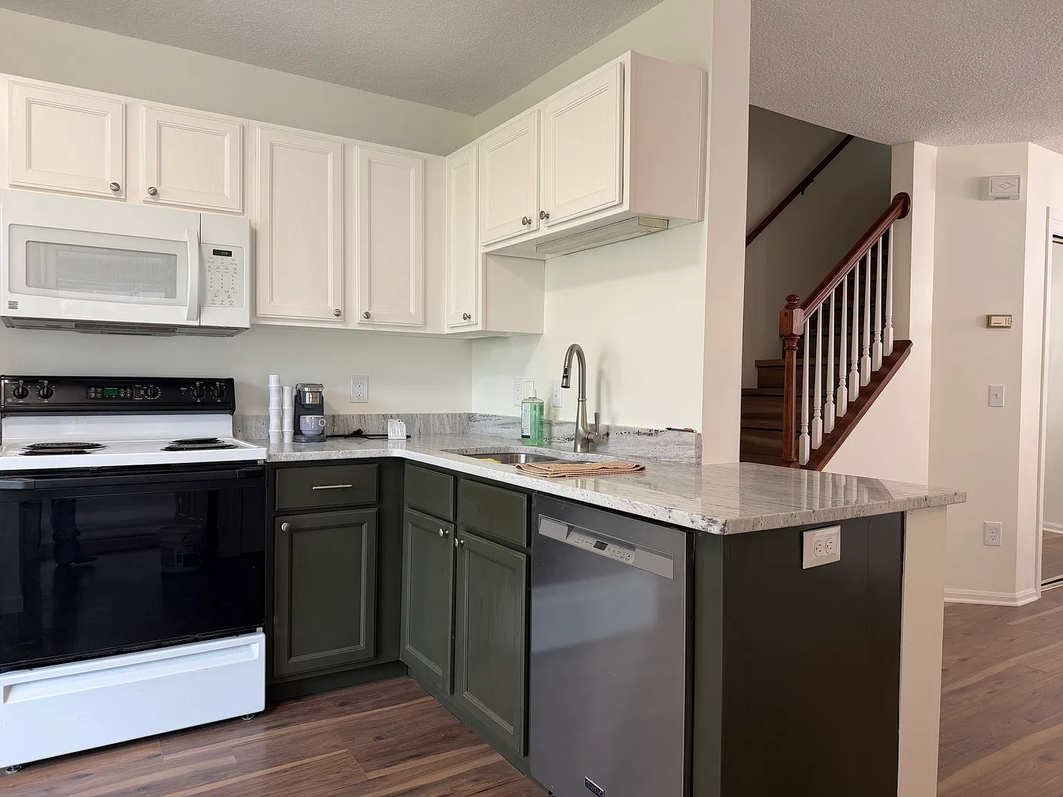 2 bed, 1.5 bath, 1404 sqft, $1,950 — Photo 3