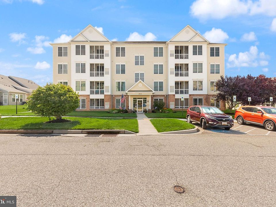 1st image of 1818 Selvin Dr Unit 301