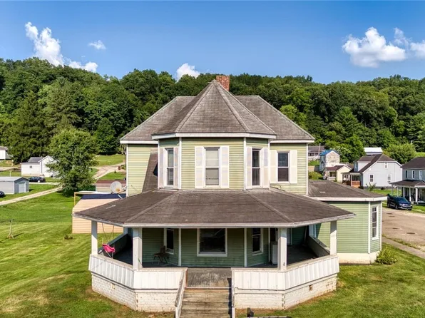 23 Madison St, Glouster, OH 45732