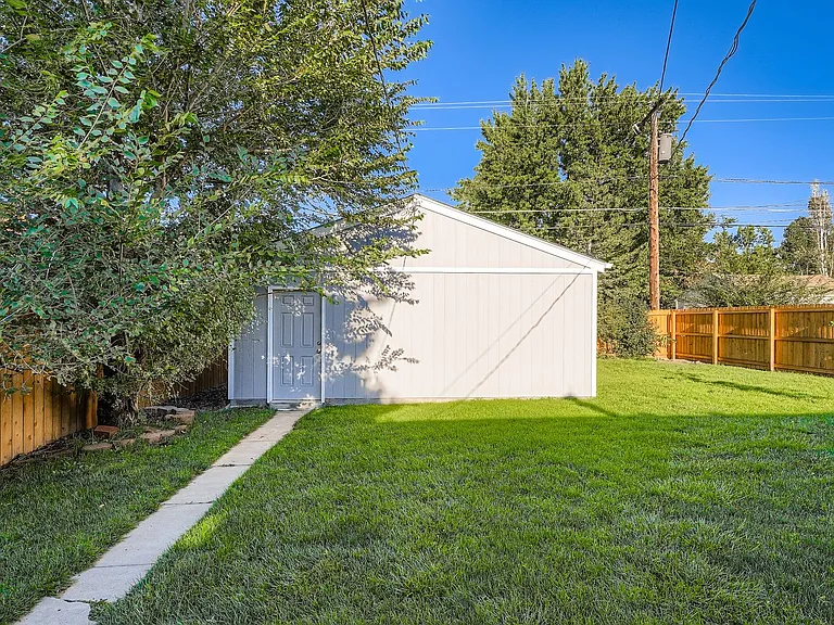 1545 S Steele St — Photo 27