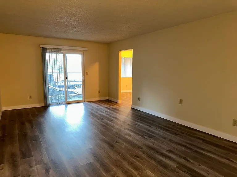 5733 SE King Rd — Photo 6