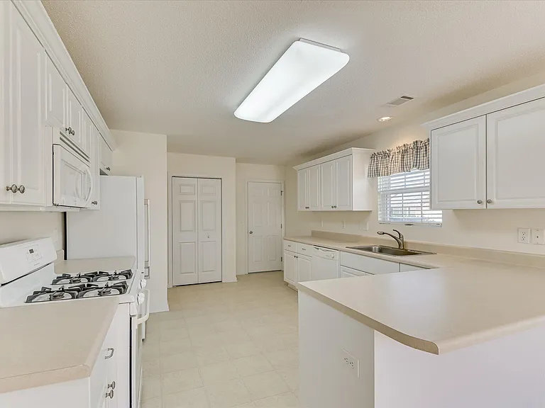 443 Surrey Park Dr SE — Photo 19