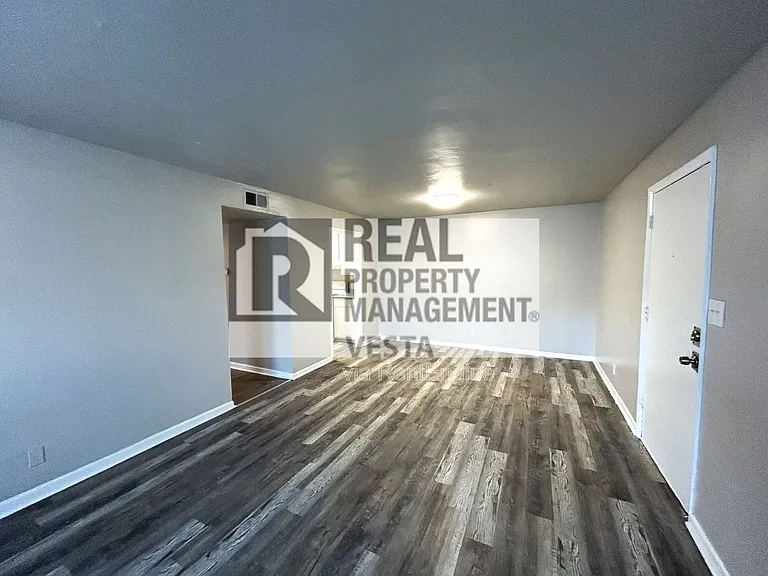 Riverbend Apartments — Photo 38