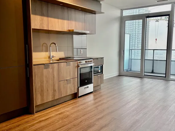 448 Burnhamthorpe Rd W, Mississauga, ON