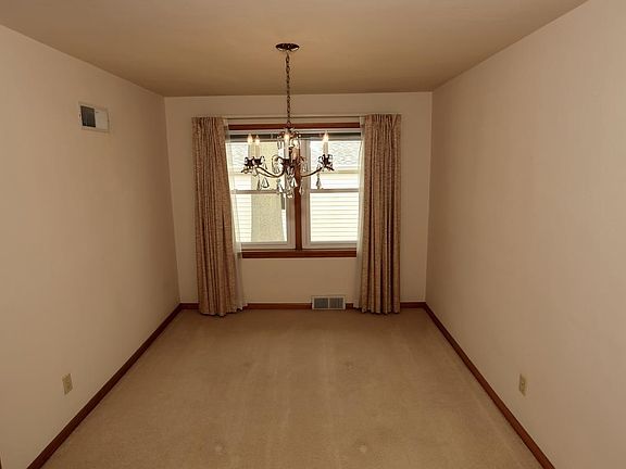 5th image of 1305 Saint Denis St