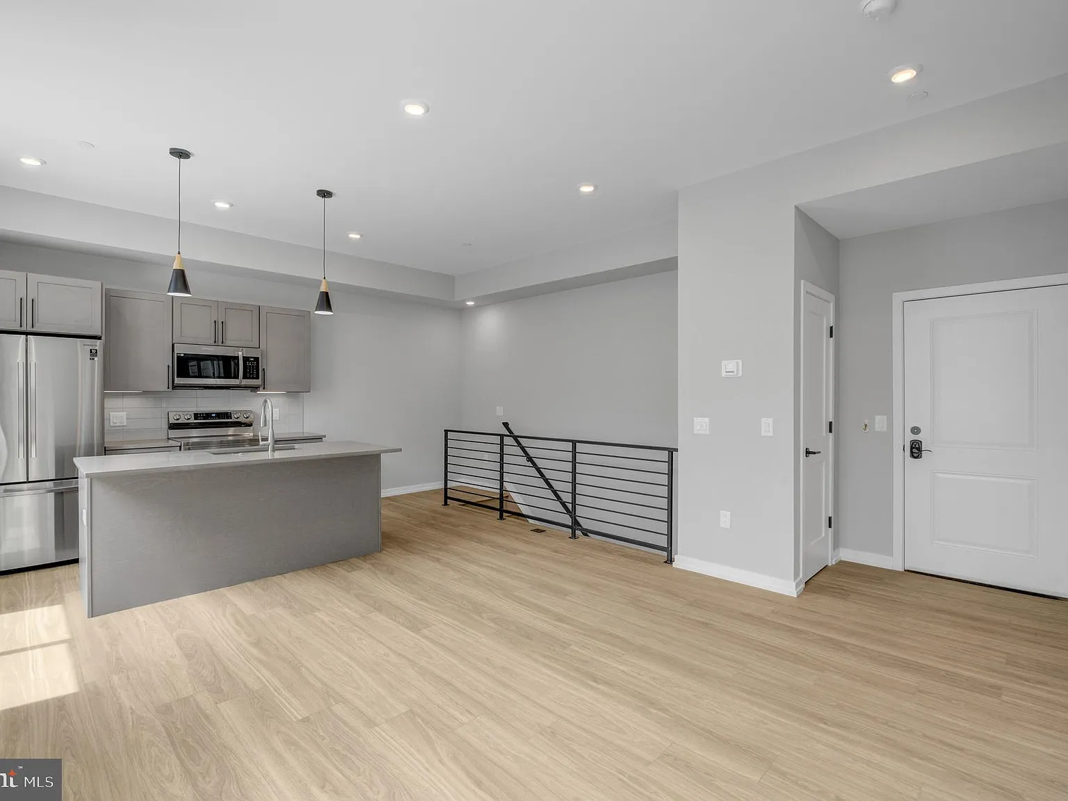 4 bed, 1583 sqft, $2,600 — Photo 2