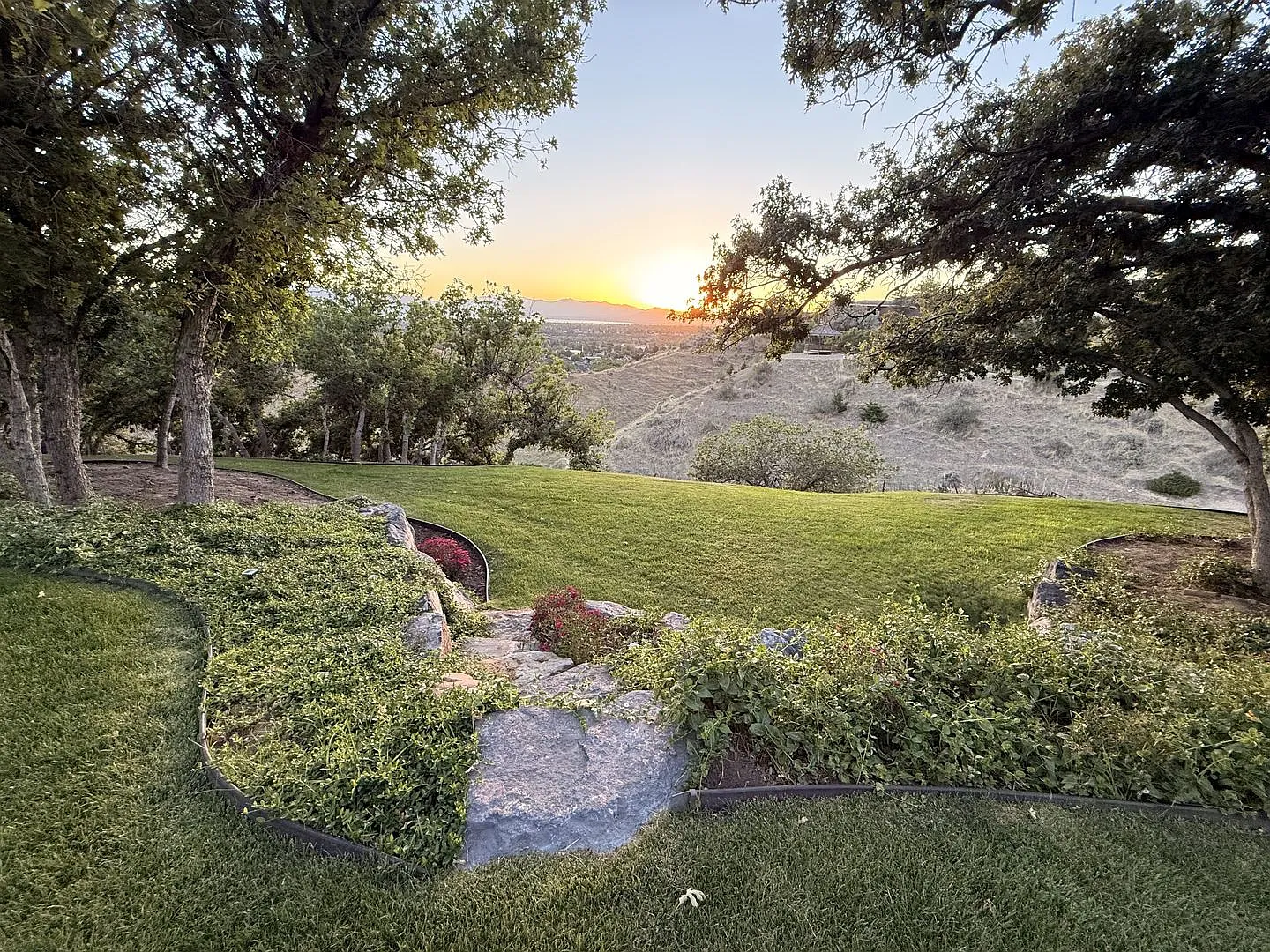 Stunning Home in Provo - Beautiful Backyard! — Photo 2