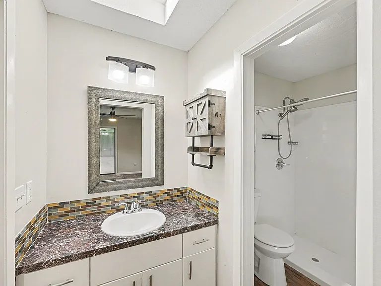 1242 Laconia St — Photo 11