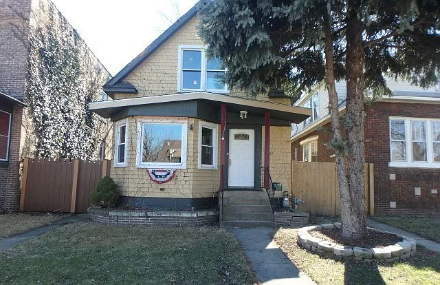 2443 Grunewald St photo 1