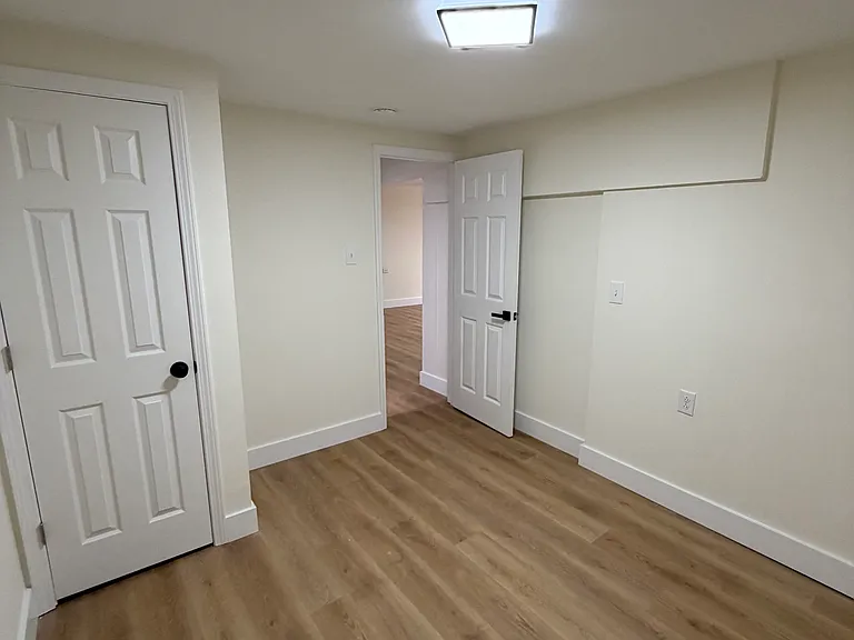 913 W Emerald Ave — Photo 8