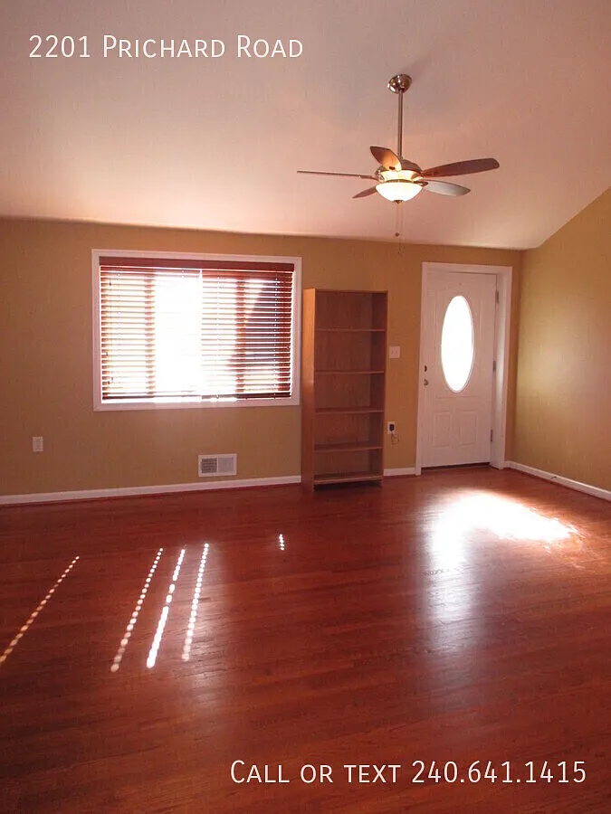 Spacious 4 BR/2 BA Single-Family Home in Wheaton! — Photo 3