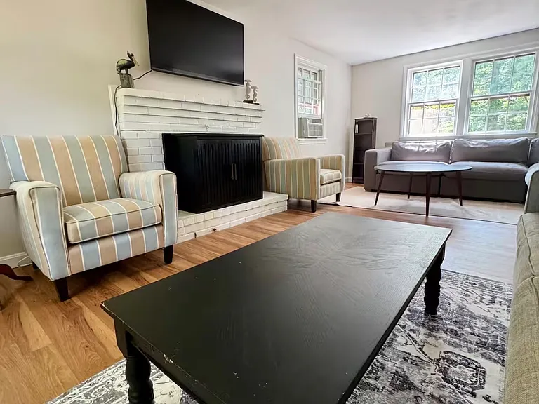 8 Terry Ave — Photo 8