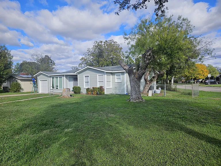 2863 Colorado Ave — Photo 3