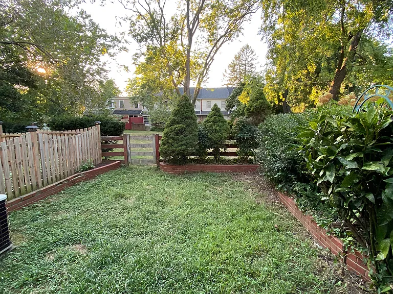 4 Doncaster Ct — Photo 15