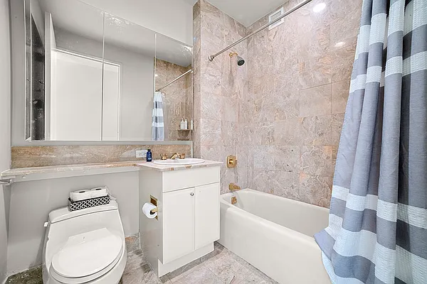 Rented by Sumitomo Real Estate Sales | media 10