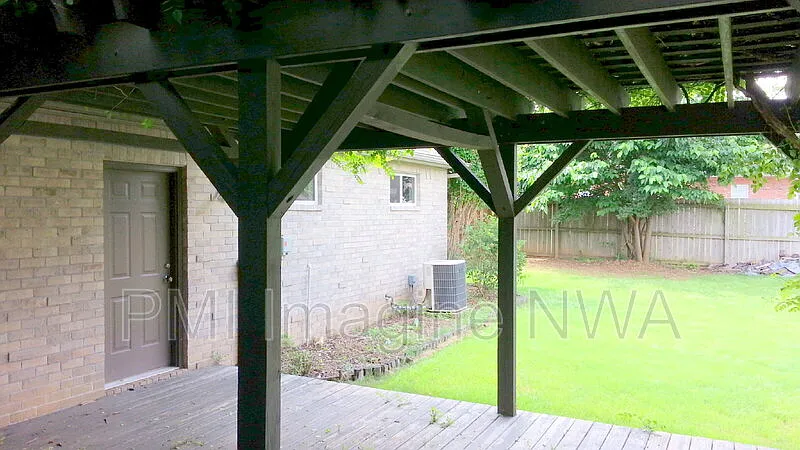 3 bed, 2.0 bath, 2012 sqft, $1,925 — Photo 3