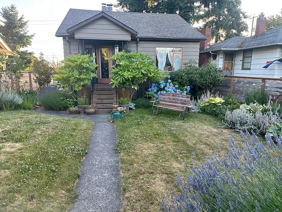5225 36th Ave SW