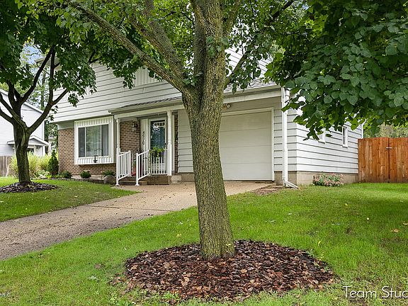 3rd image of 4970 Westshire Dr NW
