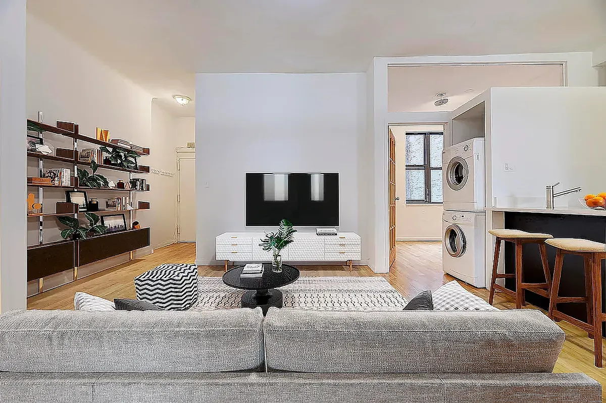 Building Photo - 231 E 14th St #4R