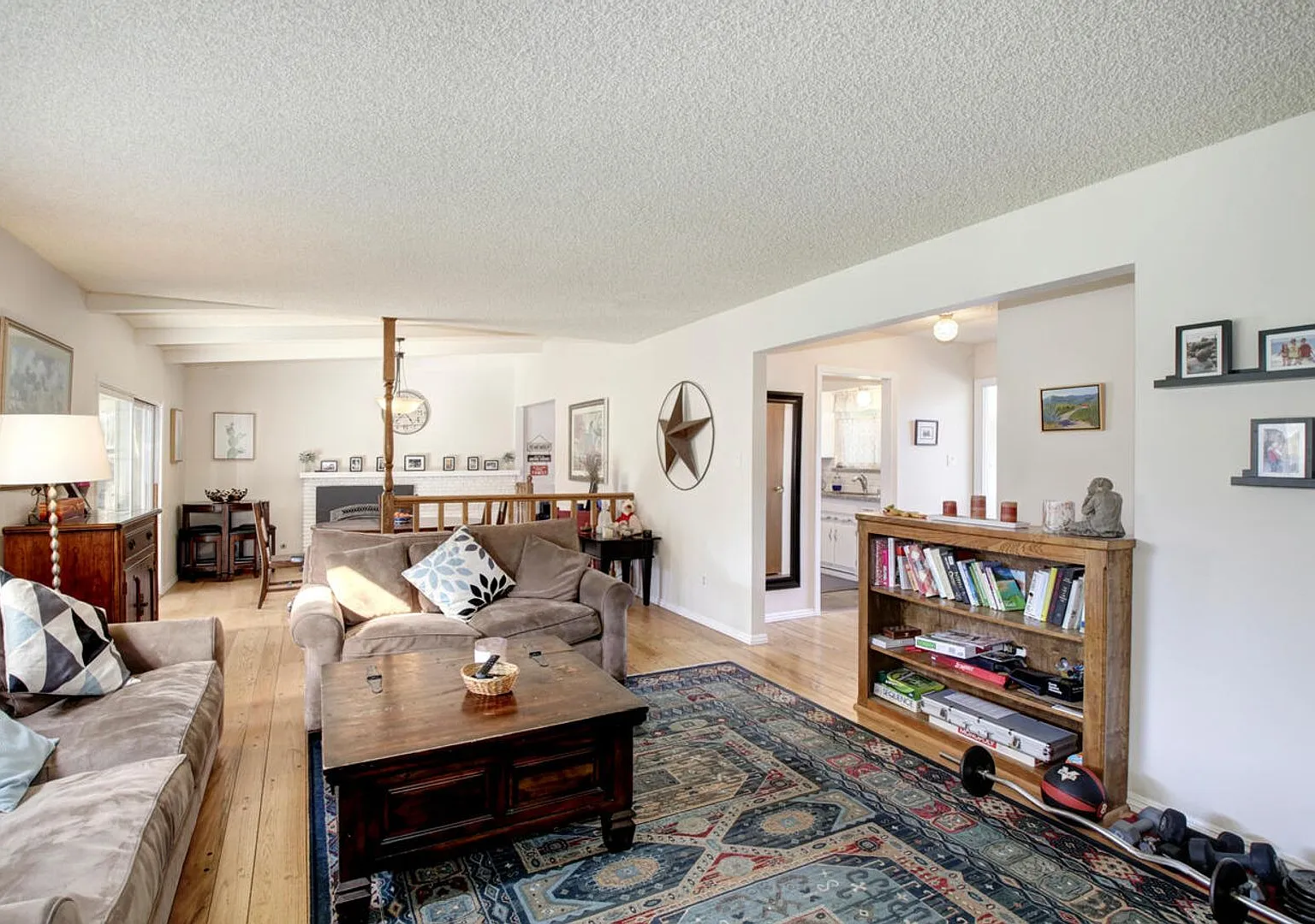 Great Central Davis 3 bedroom 2 bath home — Photo 4