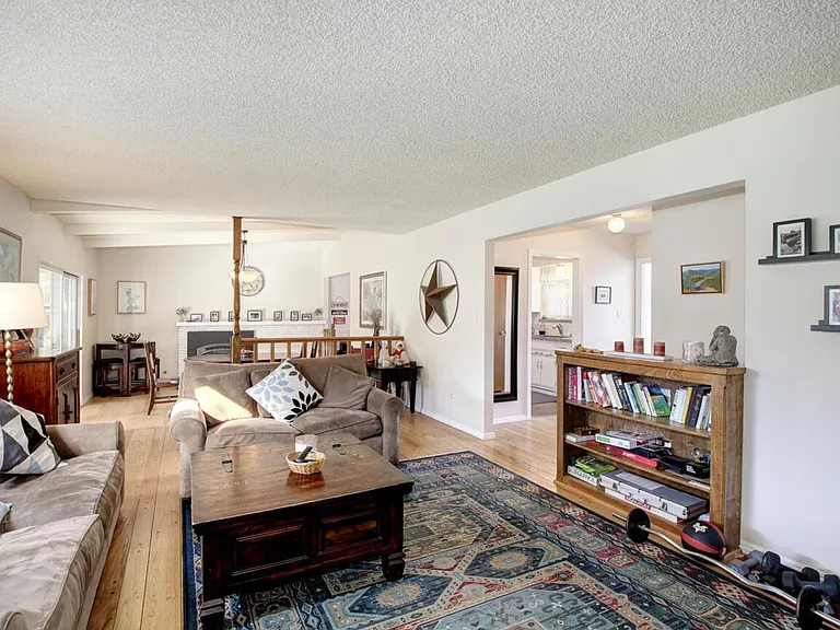 1201 Oak Ave — Photo 4