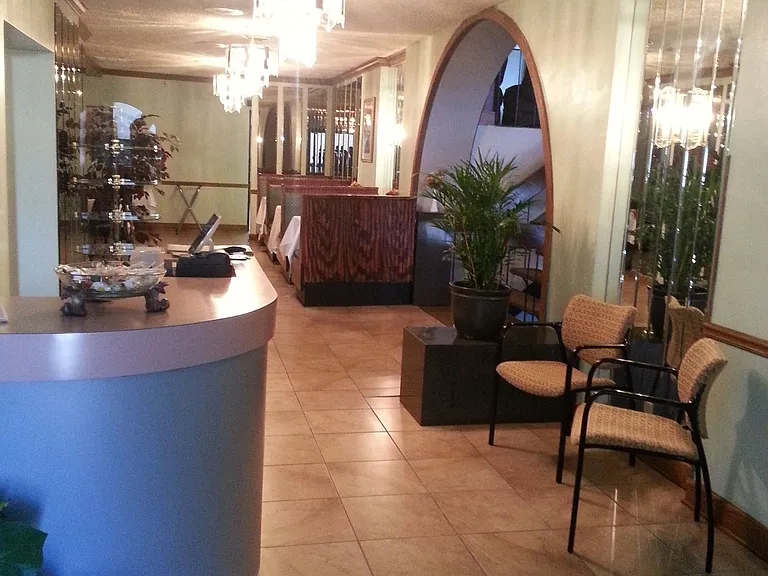 755 W Market St — Photo 2