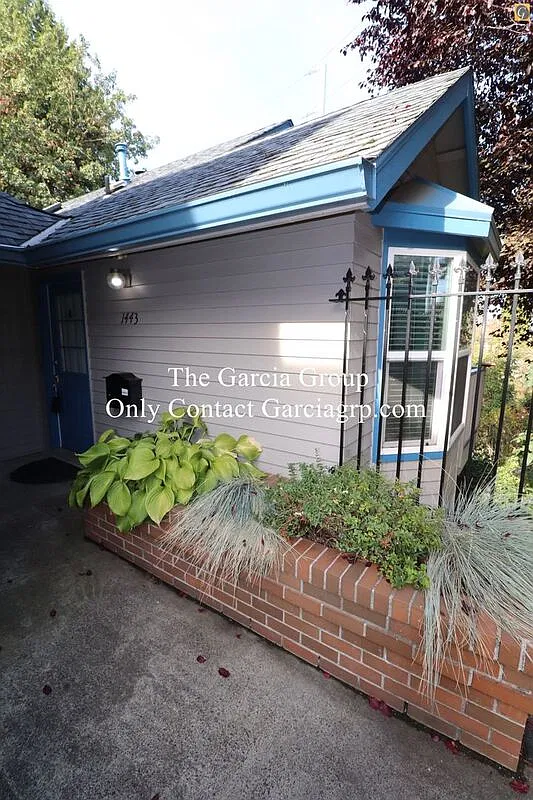 2 bed, 1.5 bath, 877 sqft, $2,100 — Photo 1