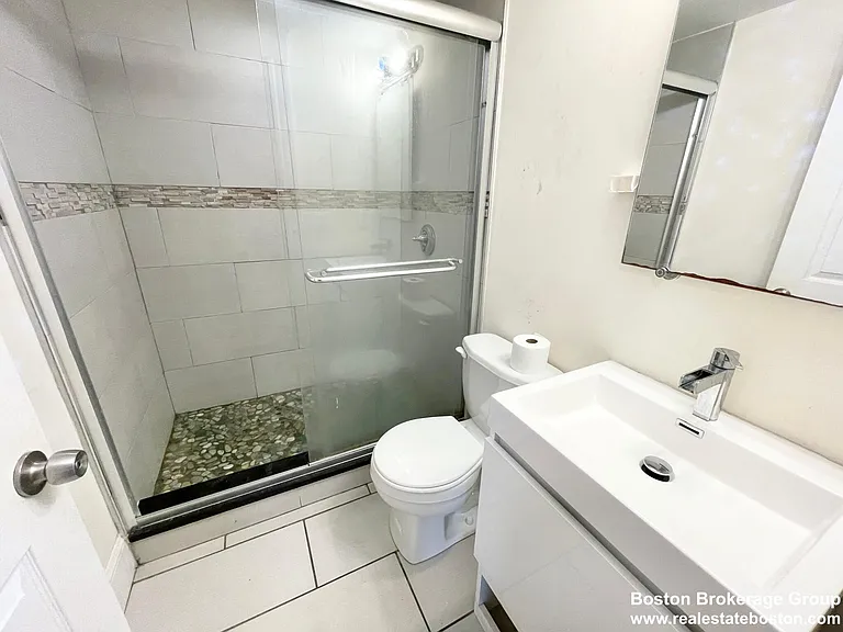 15 Sunset St — Photo 9