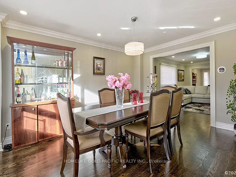 48 Havagal Cres — Photo 11