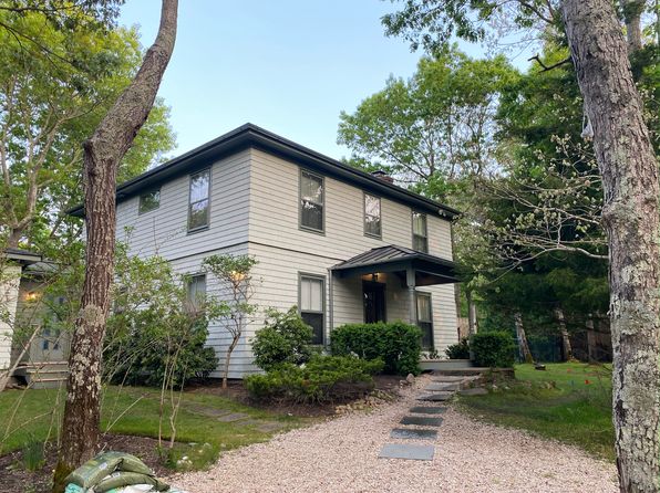 28 Wolf Way