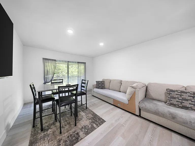 14500 NE 6th Ave — Photo 17