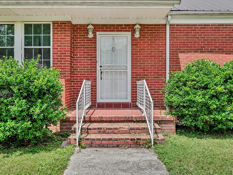 217 E Meadow Cir — Photo 13