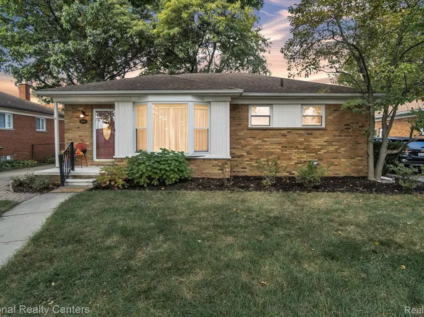 9001 E Perrin St, Livonia, MI 48150