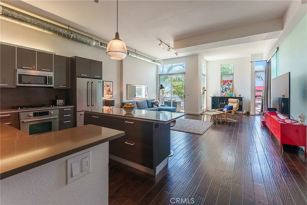 2 bed, 1290 sqft, $5,750 — Photo 2