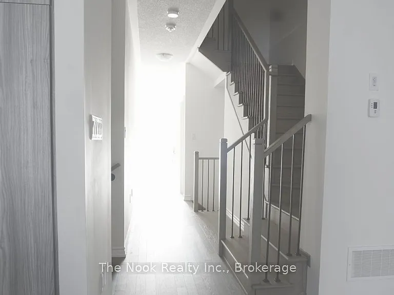 26 Louise Cres — Photo 7