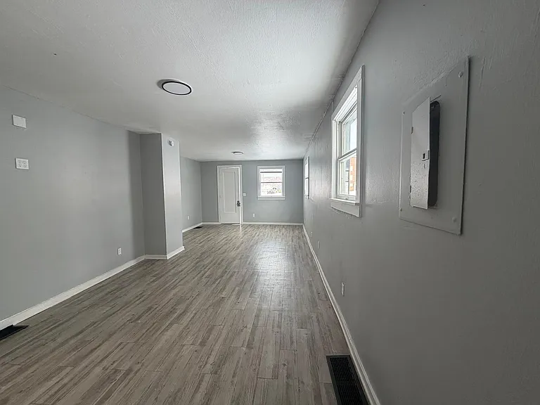 217-219 2nd St #219 — Photo 3