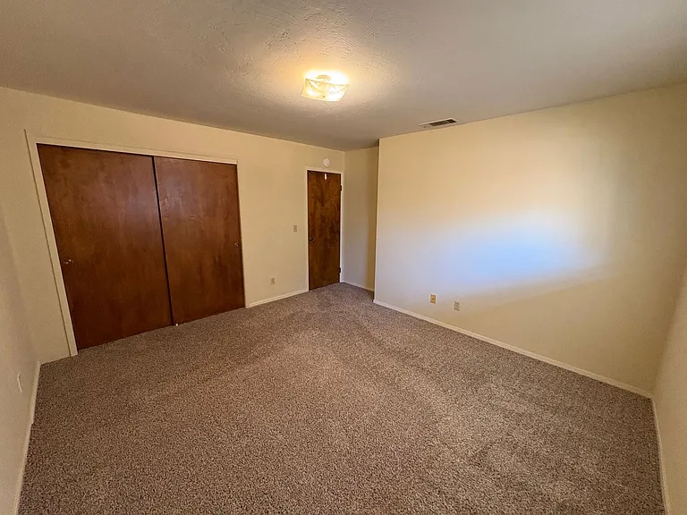 807-811 W Arlen Ct — Photo 7