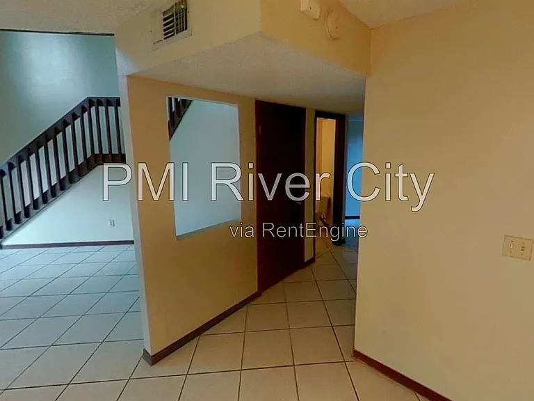 1192 Romaine Cir W — Photo 12
