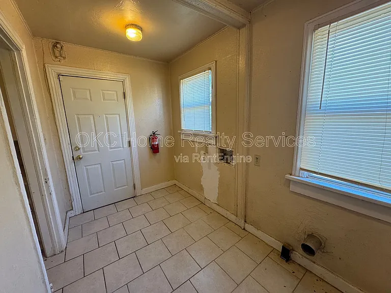 2225 Glen Ellyn St — Photo 5