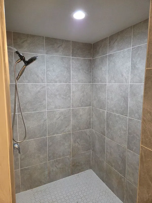 4 bed, 2.0 bath, 2044 sqft, $1,900 — Photo 2
