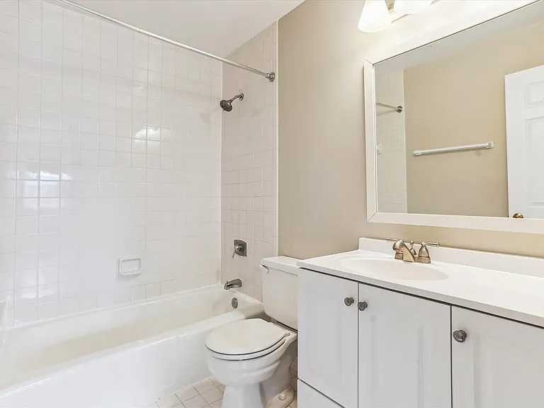 1158 N Pitt St — Photo 29