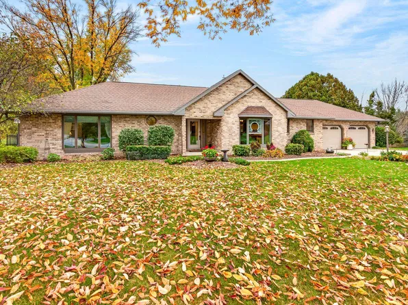 N2941 Valley View Dr, Hortonville, WI 54944