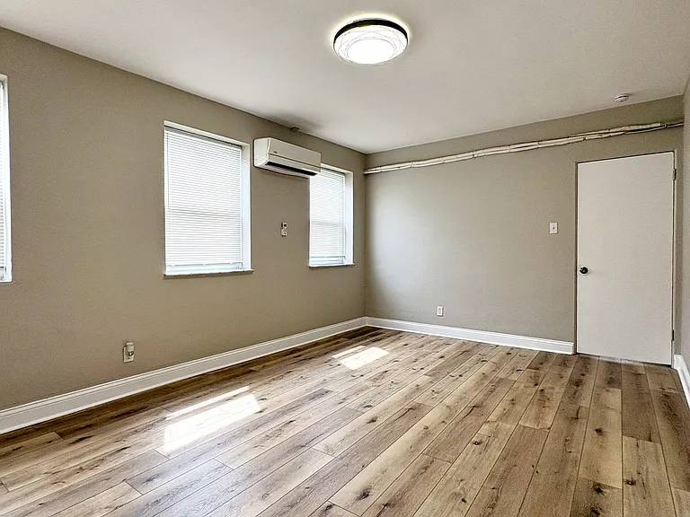 4250 Miami St #B2 — Photo 5