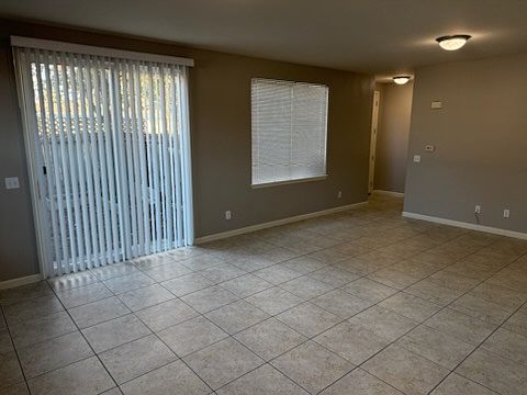 4th image of 842 Hearn Ave