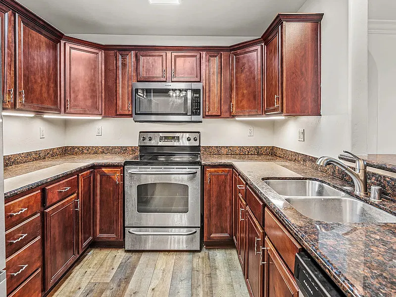 2 bed, 2.0 bath, 904 sqft, $2,500 — Photo 1