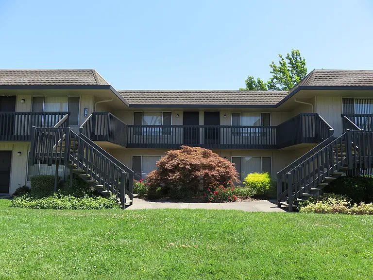 GLEN VIEW APARTMENTS — Photo 10