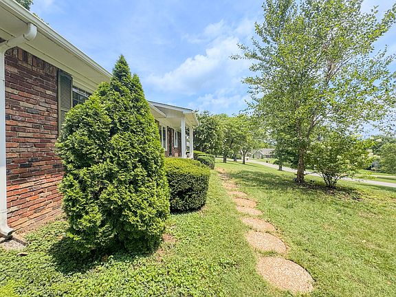 4th image of 830 Royal Elm Cir